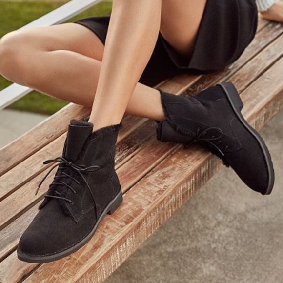 ugg quincy boot black